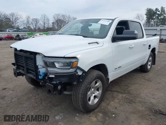 2024 Ram 1500 Big Horn z VIN 1C6SRFFT7RN125927, wystawiony jako IAAI lot #41519700 z przebiegiem 1 263 mil mil oraz . Historia ofert i sprzedaży dostępna na DreamBid. Obrazek 20.