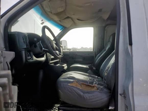 2005 Chevrolet Express Cargo с VIN 1GCGG29V851114768, выставлен на аукционе Copart как лот 61681045 с пробегом 218 087 миль миль и Списание • Salvage title. История ставок и продаж доступна на DreamBid. Изображение 7.