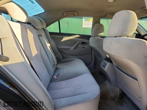 2011 Toyota Camry LE z VIN 4T1BF3EK6BU151581, wystawiony jako Copart lot #86674005 z przebiegiem 227 413 mil mil oraz Czysty tytuł • Clean title. Historia ofert i sprzedaży dostępna na DreamBid. Obrazek 10.