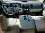 2007 Toyota Tundra SR5 z VIN 5TBET54107S455315, wystawiony jako Copart lot #68224025 z przebiegiem 213 245 mil mil oraz Czysty tytuł • Clean title. Historia ofert i sprzedaży dostępna na DreamBid. Obrazek 8.