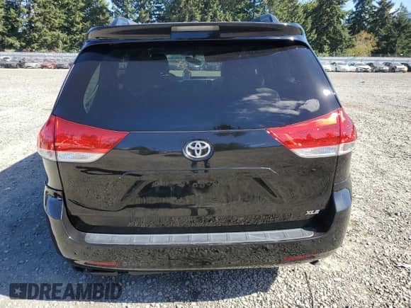 2014 Toyota Sienna XLE z VIN 5TDYK3DC1ES433804, wystawiony jako Copart lot #81883525 z przebiegiem 138 750 mil mil oraz Szkoda całkowita • Salvage title. Historia ofert i sprzedaży dostępna na DreamBid. Obrazek 6.