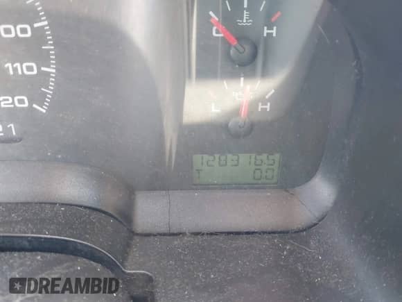 2006 Ford F-150 XL z VIN 1FTRF12W26NB62270, wystawiony jako IAAI lot #42521138 z przebiegiem 128 316 mil mil oraz . Historia ofert i sprzedaży dostępna na DreamBid. Obrazek 7.