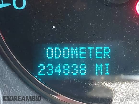 2010 Chevrolet Suburban LT z VIN 1GNUCJE01AR196820, wystawiony jako IAAI lot #40713946 z przebiegiem 234 838 mil mil oraz . Historia ofert i sprzedaży dostępna na DreamBid. Obrazek 15.