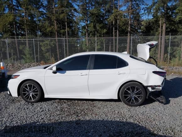 2021 Toyota Camry SE z VIN 4T1G11AK1MU426730, wystawiony jako IAAI lot #43400535 z przebiegiem 83 817 mil mil oraz . Historia ofert i sprzedaży dostępna na DreamBid. Obrazek 15.