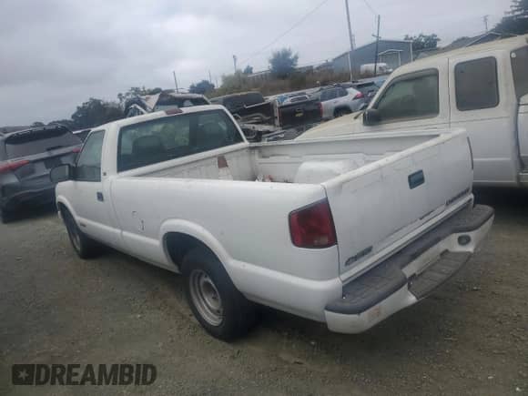 2000 Chevrolet S-10 LS с VIN 1GCCS14W3YK225041, выставлен на аукционе Copart как лот 70187344 с пробегом 174 569 миль миль и Чистый • Clean title. История ставок и продаж доступна на DreamBid. Изображение 2.