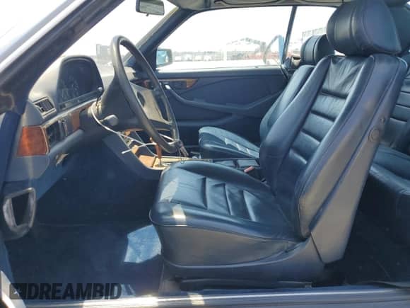 1984 Mercedes-Benz 500 с VIN WDBCA44A6EA049949, выставлен на аукционе Copart как лот 60513235 с пробегом 165 949 миль миль и Списание • Salvage title. История ставок и продаж доступна на DreamBid. Изображение 7.