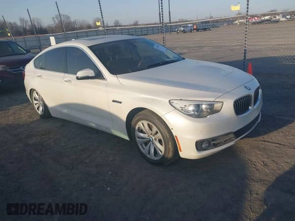 2015 BMW 5 Series 535i Gran Turismo z VIN WBA5M2C51FD872215, wystawiony jako IAAI lot #41787558 z przebiegiem 96 768 mil mil oraz . Historia ofert i sprzedaży dostępna na DreamBid. Obrazek 1.