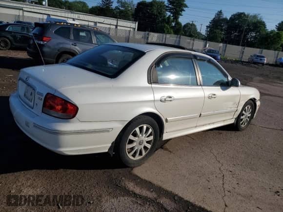 2002 Hyundai Sonata GLS z VIN KMHWF35HX2A591620, wystawiony jako Copart lot #61390125 z przebiegiem 172 396 mil mil oraz Szkoda całkowita • Salvage title. Historia ofert i sprzedaży dostępna na DreamBid. Obrazek 3.