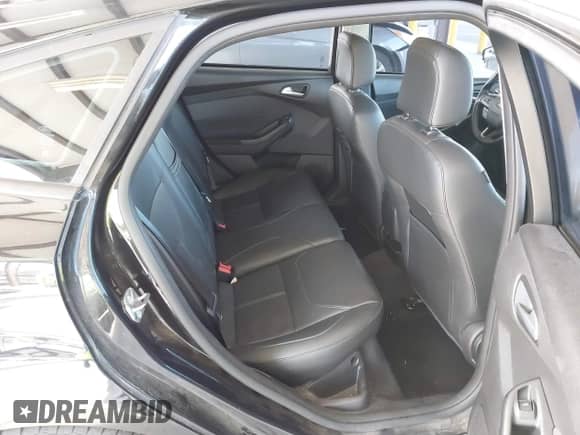 2015 Ford Focus SE z VIN 1FADP3K2XFL306875, wystawiony jako IAAI lot #43368410 z przebiegiem 220 758 mil mil oraz . Historia ofert i sprzedaży dostępna na DreamBid. Obrazek 8.