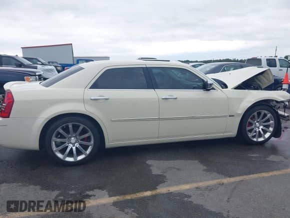 2010 Chrysler 300 Touring Signature with VIN 2C3CA5CV1AH142888, listed as a IAAI auction lot 43336980 with 92,311 mi miles and . Bid and sale history available at DreamBid. Image 14.