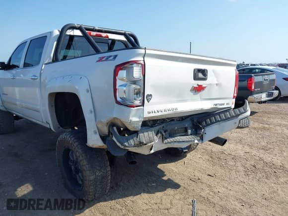 2017 Chevrolet Silverado 1500 LTZ z VIN 3GCUKSEJ9HG150558, wystawiony jako IAAI lot #41514409 z przebiegiem 107 969 mil mil oraz . Historia ofert i sprzedaży dostępna na DreamBid. Obrazek 6.