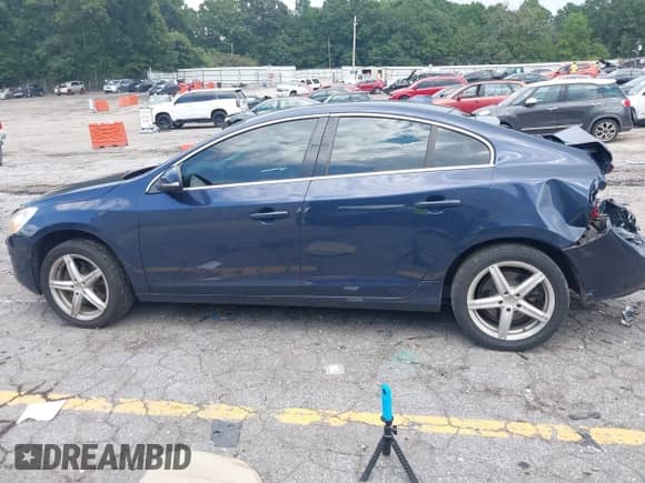 2012 Volvo S60 T5 с VIN YV1622FS9C2025121, выставлен на аукционе IAAI как лот 43027092 с пробегом 197 230 миль миль и . История ставок и продаж доступна на DreamBid. Изображение 14.