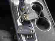 2020 Chevrolet Equinox LT z VIN 2GNAXKEV8L6238066, wystawiony jako IAAI lot #43337157 z przebiegiem 88 573 mil mil oraz . Historia ofert i sprzedaży dostępna na DreamBid. Obrazek 11.