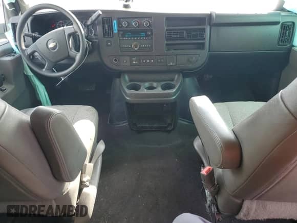 2020 Chevrolet Express Passenger LT с VIN 1GAZGPFG3L1120804, выставлен на аукционе Copart как лот 71649185 с пробегом 106 384 миль миль и Списание • Salvage title. История ставок и продаж доступна на DreamBid. Изображение 8.