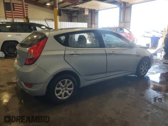 2012 Hyundai Accent GS z VIN KMHCT5AE4CU042837, wystawiony jako Copart lot #89846275 z przebiegiem 85 376 mil mil oraz Szkoda całkowita • Salvage title. Historia ofert i sprzedaży dostępna na DreamBid. Obrazek 3.