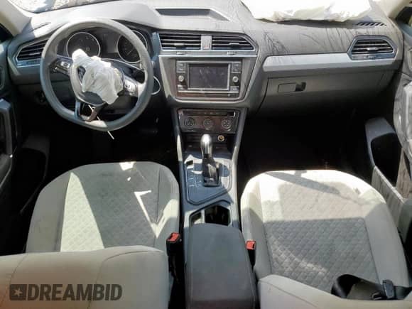 2020 Volkswagen Tiguan S с VIN 3VV1B7AX7LM140388, выставлен на аукционе Copart как лот 67193235 с пробегом Не указан миль и Списание • Salvage title. История ставок и продаж доступна на DreamBid. Изображение 8.