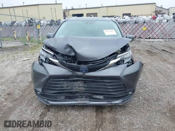 2025 Toyota Sienna XLE z VIN 5TDJSKFC1SS158438, wystawiony jako IAAI lot #42432981 z przebiegiem 6 411 mil mil oraz . Historia ofert i sprzedaży dostępna na DreamBid. Obrazek 12.