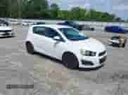 2014 Chevrolet Sonic LS с VIN 1G1JA6SH1E4140297, выставлен на аукционе IAAI как лот 42476797 с пробегом 94 546 миль миль и . История ставок и продаж доступна на DreamBid. Изображение 1.