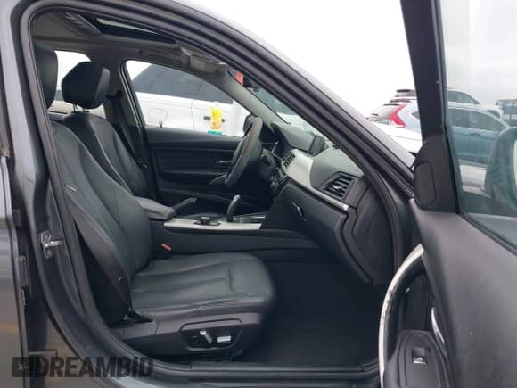 2016 BMW 3 Series 320i xDrive с VIN WBA8A3C53GK551754, выставлен на аукционе IAAI как лот 42399516 с пробегом 135 571 миль миль и . История ставок и продаж доступна на DreamBid. Изображение 5.