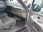 2001 Chevrolet Tahoe LT z VIN 1GNEC13T01R186863, wystawiony jako IAAI lot #42053232 z przebiegiem 345 089 mil mil oraz . Historia ofert i sprzedaży dostępna na DreamBid. Obrazek 5.