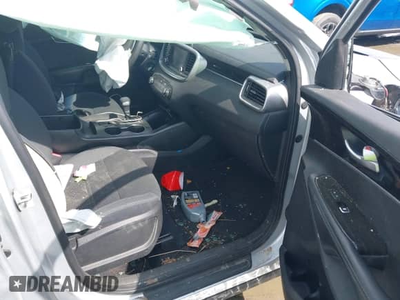 2020 Kia Sorento LX with VIN 5XYPG4A52LG645842, listed as a IAAI auction lot 41999338 with 128,844 mi miles and . Bid and sale history available at DreamBid. Image 5.