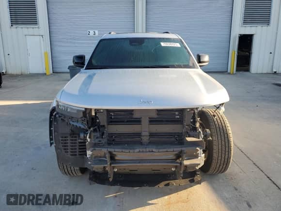 2025 Jeep Grand Cherokee Laredo X with VIN 1C4RJJAG9S8637219, listed as a Copart auction lot 70936925 with 22,674 mi miles and Clean title. Bid and sale history available at DreamBid. Image 5.