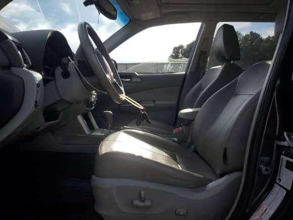 2012 Subaru Forester X Limited z VIN JF2SHAEC6CH445599, wystawiony jako Copart lot #71941935 z przebiegiem 192 131 mil mil oraz Czysty tytuł • Clean title. Historia ofert i sprzedaży dostępna na DreamBid. Obrazek 7.