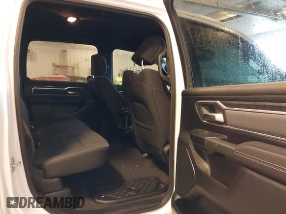 2022 Ram 1500 Big Horn z VIN 1C6RRFFG9NN396368, wystawiony jako IAAI lot #42541244 z przebiegiem 27 660 mil mil oraz . Historia ofert i sprzedaży dostępna na DreamBid. Obrazek 8.