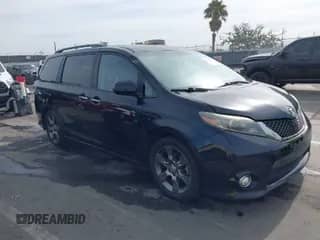 2016 Toyota Sienna SE with VIN 5TDXK3DC9GS720810, listed as a IAAI auction lot 41403167 with 121,801 mi miles and . Bid and sale history available at DreamBid. Image 1.
