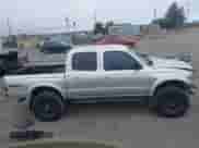 2002 Toyota Tacoma z VIN 5TEHN72N82Z039668, wystawiony jako IAAI lot #43247572 z przebiegiem 241 336 mil mil oraz . Historia ofert i sprzedaży dostępna na DreamBid. Obrazek 14.