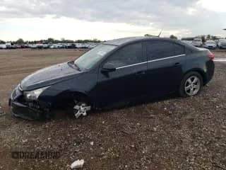2014 Chevrolet Cruze 1LT z VIN 1G1PC5SB7E7188847, wystawiony jako Copart lot #70160885 z przebiegiem 151 251 mil mil oraz Szkoda całkowita • Salvage title. Historia ofert i sprzedaży dostępna na DreamBid. Obrazek 1.