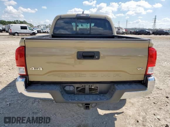 2017 Toyota Tacoma SR5 z VIN 5TFCZ5AN6HX090087, wystawiony jako Copart lot #85678565 z przebiegiem 179 577 mil mil oraz Szkoda całkowita • Salvage title. Historia ofert i sprzedaży dostępna na DreamBid. Obrazek 6.