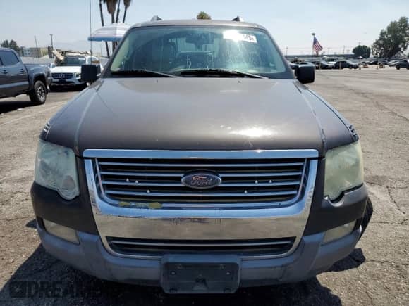 2006 Ford Explorer XLT z VIN 1FMEU73886UB40833, wystawiony jako Copart lot #67680445 z przebiegiem 246 015 mil mil oraz Szkoda całkowita • Salvage title. Historia ofert i sprzedaży dostępna na DreamBid. Obrazek 5.
