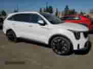 2025 Kia Sorento EX с VIN 5XYRH4JF7SG375911, выставлен на аукционе Copart как лот 67927735 с пробегом 4 470 миль миль и Списание • Salvage title. История ставок и продаж доступна на DreamBid. Изображение 4.
