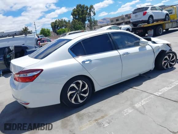 2017 Honda Accord EX-L with VIN 1HGCR2F93HA134108, listed as a IAAI auction lot 42782030 with Not provided miles and . Bid and sale history available at DreamBid. Image 4.