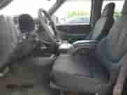 2004 Chevrolet S-10 LS z VIN 1GCDT13X84K146700, wystawiony jako Copart lot #57157835 z przebiegiem 164 393 mil mil oraz Szkoda całkowita • Salvage title. Historia ofert i sprzedaży dostępna na DreamBid. Obrazek 7.