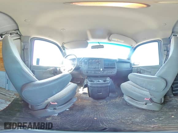 2017 Chevrolet Express Cargo с VIN 1GCWGBFF3H1119406, выставлен на аукционе Copart как лот 70923085 с пробегом 240 382 миль миль и Списание • Salvage title. История ставок и продаж доступна на DreamBid. Изображение 15.