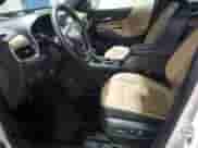 2024 Chevrolet Equinox Premier z VIN 3GNAXXEG1RL323169, wystawiony jako Copart lot #65172785 z przebiegiem 20 778 mil mil oraz Czysty tytuł • Clean title. Historia ofert i sprzedaży dostępna na DreamBid. Obrazek 7.