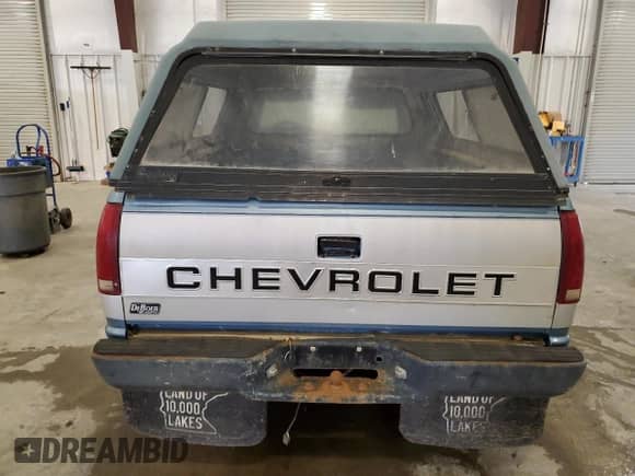 1988 Chevrolet Silverado 1500 с VIN 1GCDC14Z8JZ138759, выставлен на аукционе Copart как лот 61997275 с пробегом 250 766 миль миль и Списание • Salvage title. История ставок и продаж доступна на DreamBid. Изображение 6.