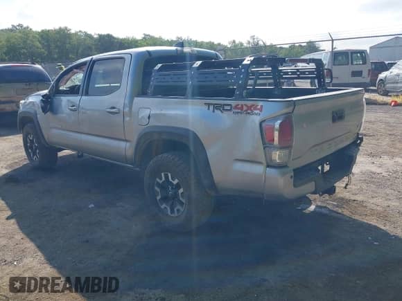 2022 Toyota Tacoma SR5 z VIN 3TMCZ5AN8NM476270, wystawiony jako IAAI lot #42971092 z przebiegiem 74 964 mil mil oraz . Historia ofert i sprzedaży dostępna na DreamBid. Obrazek 3.
