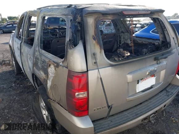 2007 Chevrolet Tahoe LTZ с VIN 1GNFC13097J406101, выставлен на аукционе IAAI как лот 43131682 с пробегом Не указан миль и . История ставок и продаж доступна на DreamBid. Изображение 3.