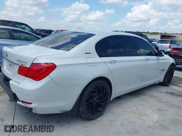 2012 BMW 7 Series 750Li z VIN WBAKB8C54CC964576, wystawiony jako IAAI lot #42499443 z przebiegiem 78 728 mil mil oraz . Historia ofert i sprzedaży dostępna na DreamBid. Obrazek 4.