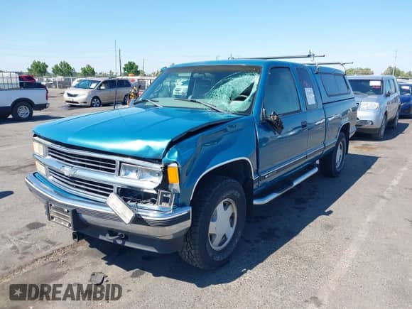 1998 Chevrolet Silverado 1500 z VIN 2GCEK19R8W1221205, wystawiony jako IAAI lot #42741835 z przebiegiem 59 925 mil mil oraz . Historia ofert i sprzedaży dostępna na DreamBid. Obrazek 6.