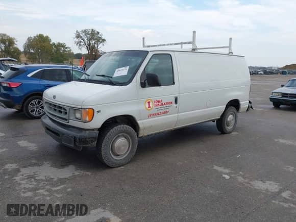 2002 Ford Econoline Cargo z VIN 1FTNE24L92HB25610, wystawiony jako IAAI lot #43459276 z przebiegiem 37 961 mil mil oraz . Historia ofert i sprzedaży dostępna na DreamBid. Obrazek 2.
