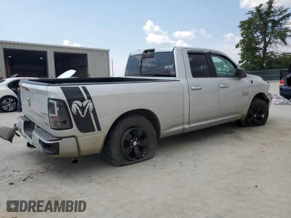 2015 Ram 1500 SLT z VIN 1C6RR7GG9FS571810, wystawiony jako Copart lot #68077875 z przebiegiem 125 159 mil mil oraz Szkoda całkowita • Salvage title. Historia ofert i sprzedaży dostępna na DreamBid. Obrazek 3.