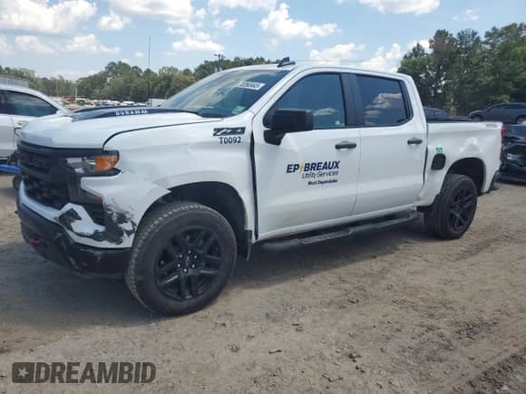 2024 Chevrolet Silverado 1500 Custom Trail Boss z VIN 3GCUDCE89RG392815, wystawiony jako Copart lot #70260445 z przebiegiem 29 021 mil mil oraz Szkoda całkowita • Salvage title. Historia ofert i sprzedaży dostępna na DreamBid. Obrazek 1.