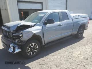 2021 Toyota Tundra SR5 с VIN 5TFUY5F11MX975336, выставлен на аукционе Copart как лот 80256595 с пробегом 127 385 миль миль и Списание • Salvage title. История ставок и продаж доступна на DreamBid. Изображение 1.