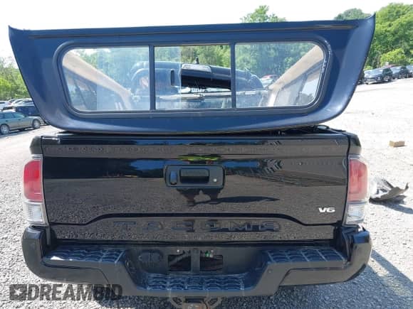 2021 Toyota Tacoma SR5 z VIN 3TYDZ5BN1MT002778, wystawiony jako IAAI lot #42591088 z przebiegiem Nie podano mil oraz . Historia ofert i sprzedaży dostępna na DreamBid. Obrazek 16.