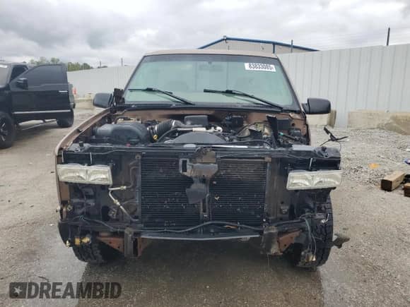 1997 Chevrolet Silverado 1500 with VIN 1GCEC14M0VZ131240, listed as a Copart auction lot 83833085 with 119,514 mi miles and Non repairable. Bid and sale history available at DreamBid. Image 5.