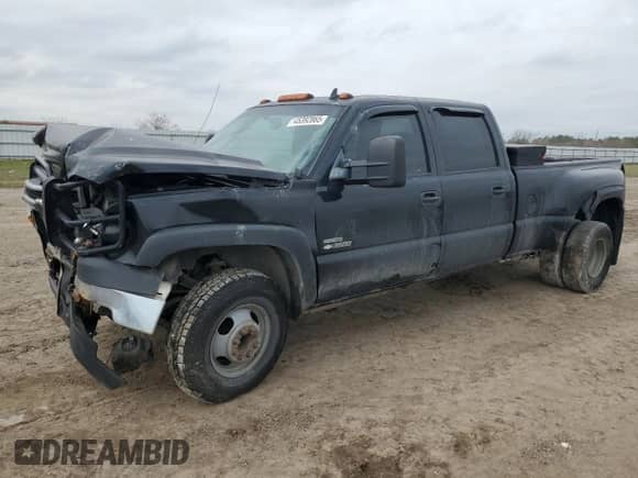 2007 Chevrolet Silverado 3500 DRW LT3 z VIN 1GCJK33D87F145602, wystawiony jako Copart lot #45392865 z przebiegiem 296 376 mil mil oraz Szkoda całkowita • Salvage title. Historia ofert i sprzedaży dostępna na DreamBid. Obrazek 2.